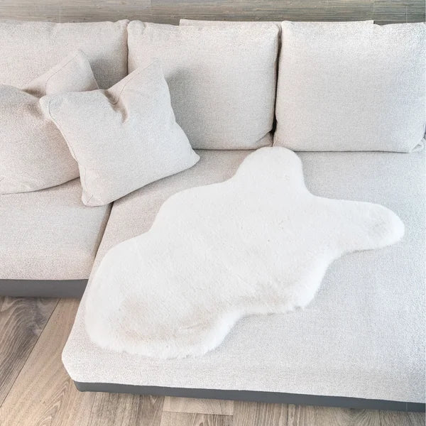 Mon Chateau Single Faux Fur Rug