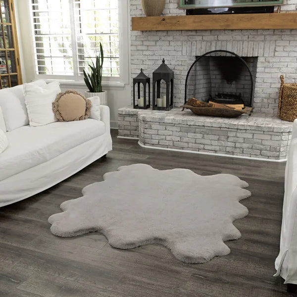 Mon Chateau Sexto Faux Fur Rug