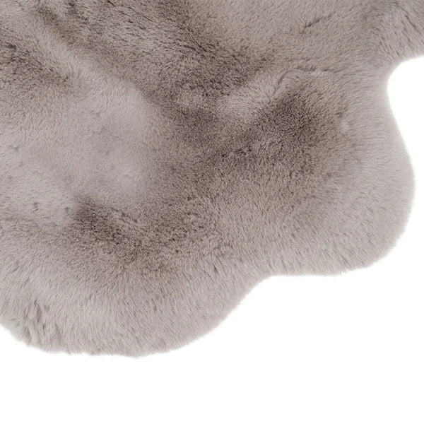 Mon Chateau Sexto Faux Fur Rug