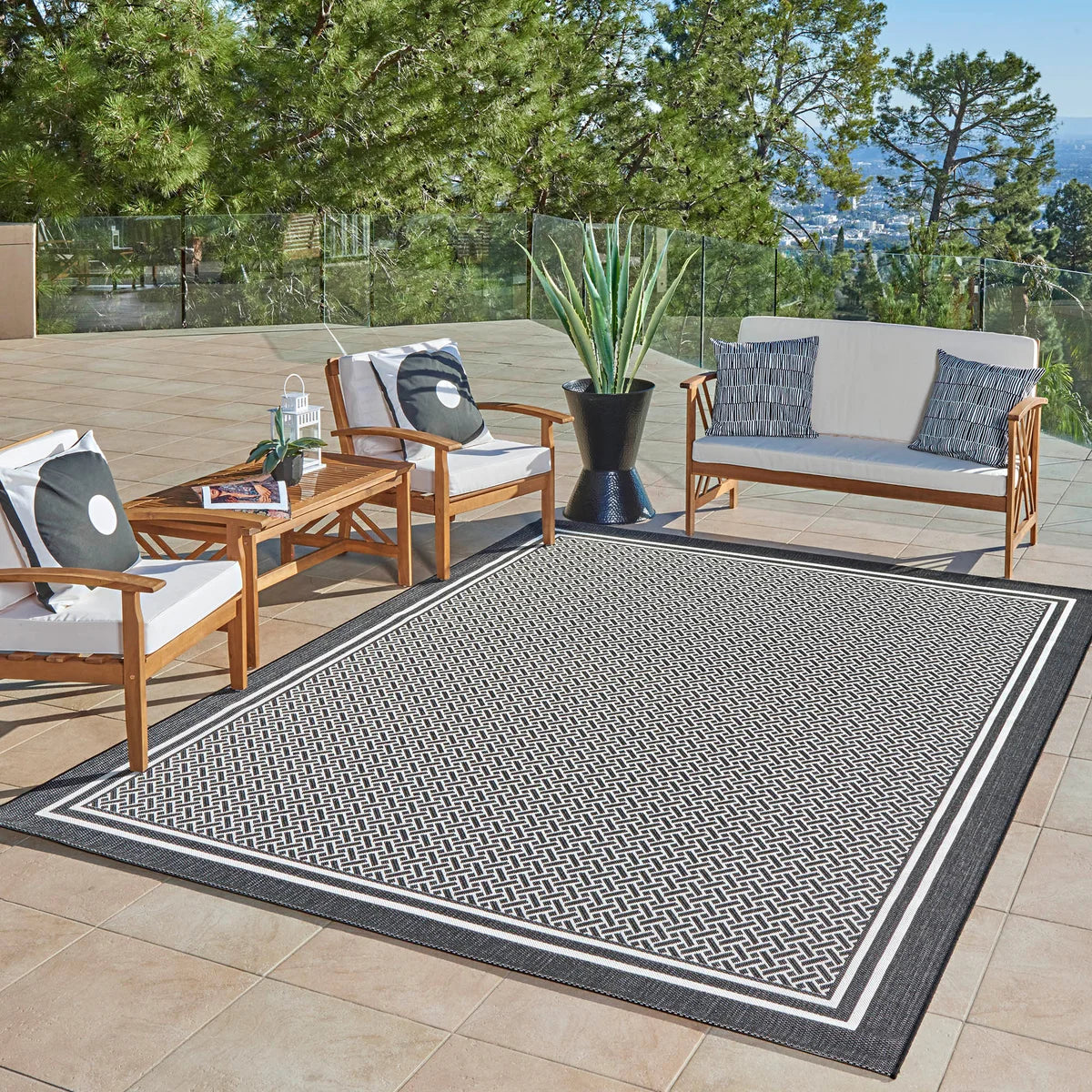 Gertmenian Naples Collection Ace Border Indoor/Outdoor Area Rug