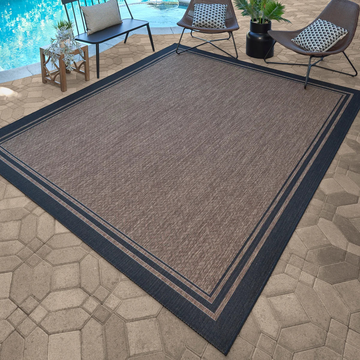 Gertmenian Naples Collection Ace Border Indoor/Outdoor Area Rug