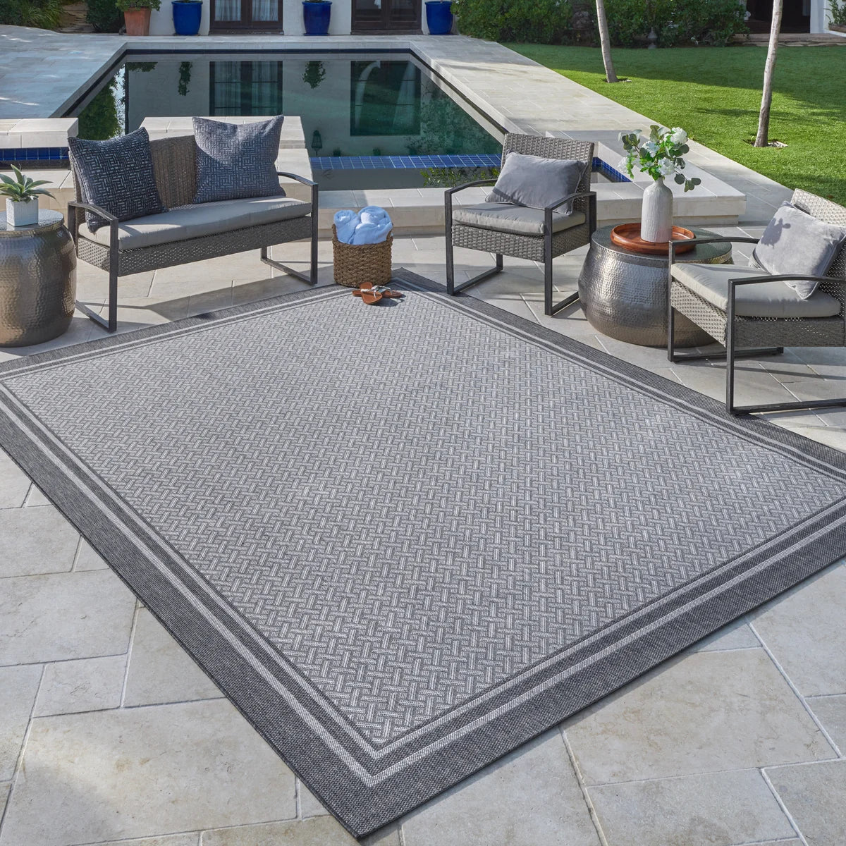 Gertmenian Naples Collection Ace Border Indoor/Outdoor Area Rug