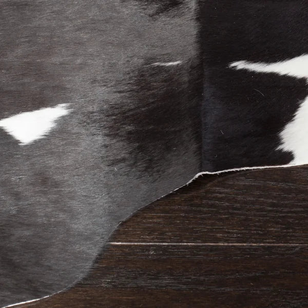 Safavieh Black and White Cowhide Indoor Rug