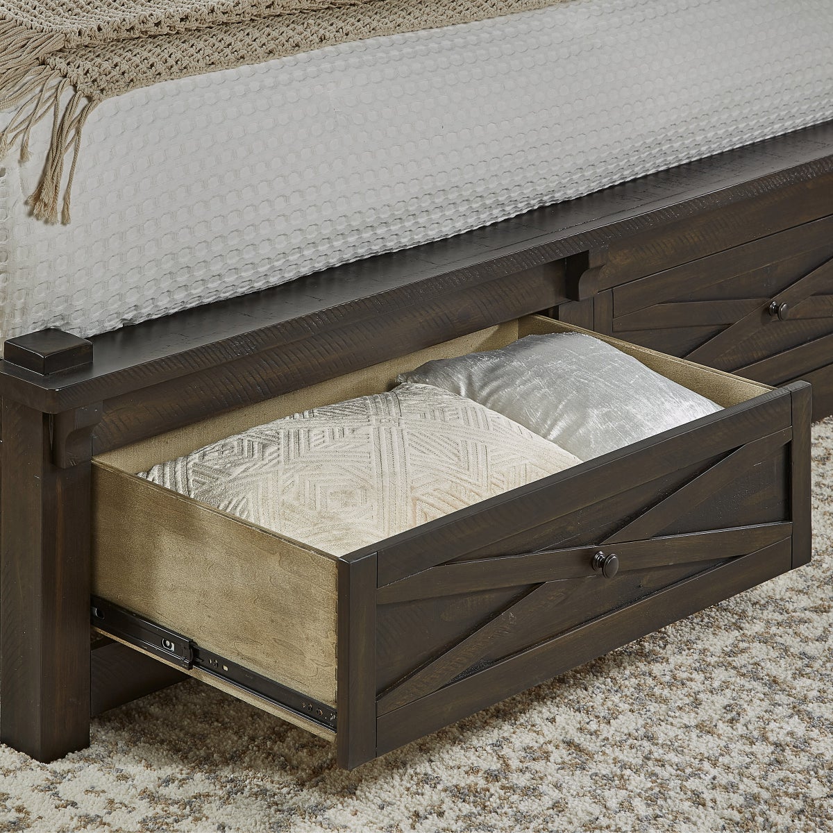 Alpine Ridge 5-piece Solid Pine Queen Bedroom Set