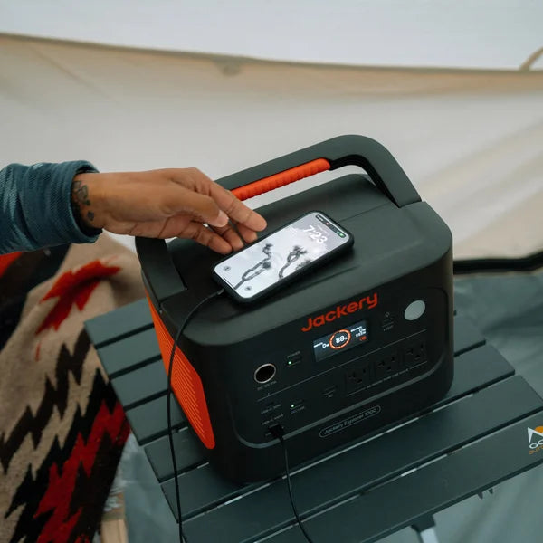 Jackery Explorer 1000 Power Station + SolarSaga 100W mini