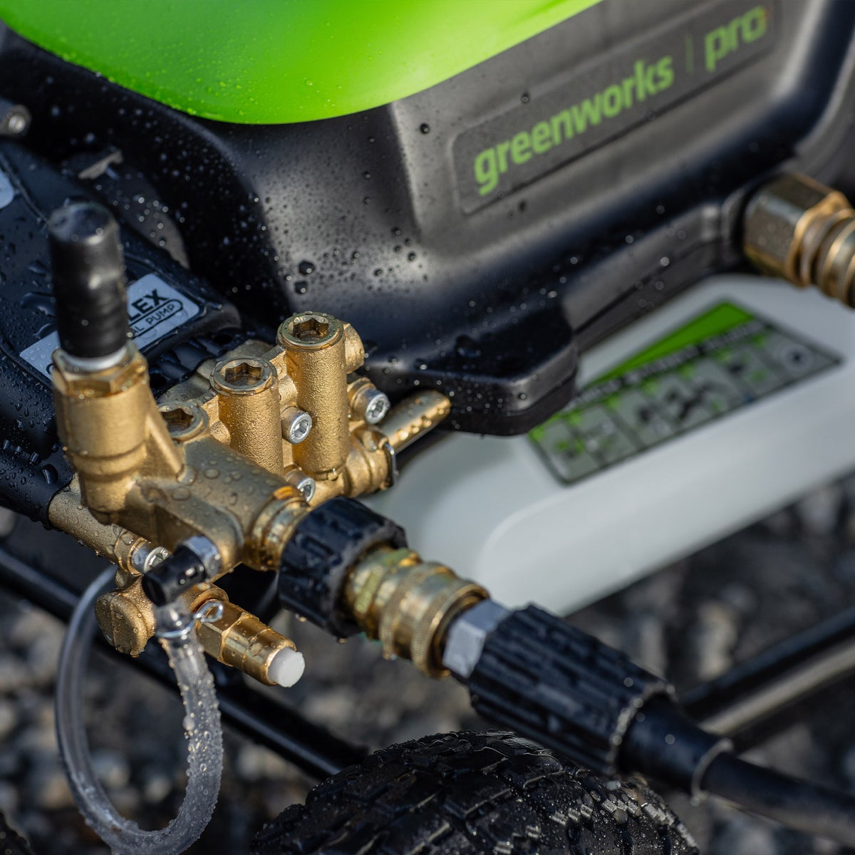 Greenworks 3000 PSI TruBrushless Pressure Washer with Bonus 15” Surface Cleaner