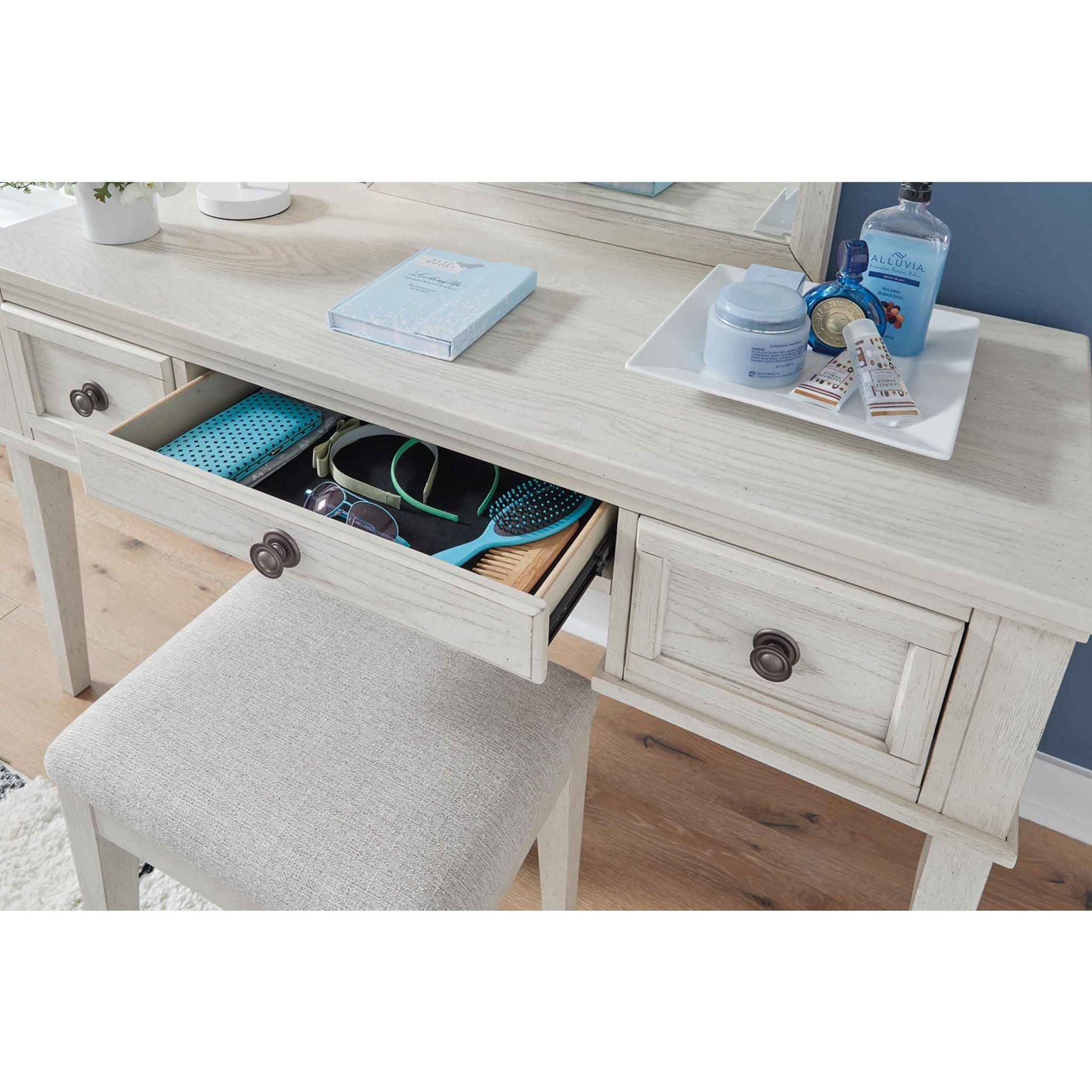 Robbinsdale Vanity Set