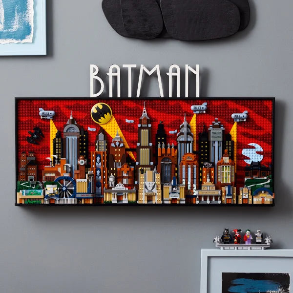 LEGO DC Batman: The Animated Series Gotham City with Bonus LEGO DC Batman: Batman with the Batmobile vs. Harley Quinn & Mr. Freeze