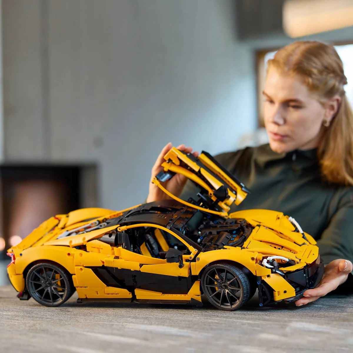 LEGO Technic McLaren P1 Hypercar F1 - with Bonus LEGO Technic Lamborghini Huracán Tecnica