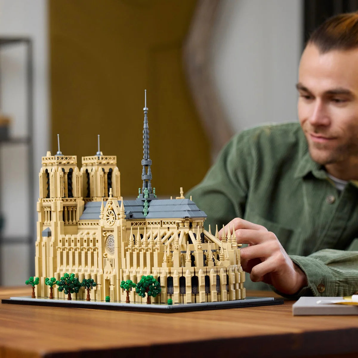 LEGO Architecture Notre-Dame de Paris Replica with Bonus LEGO Architecture Paris