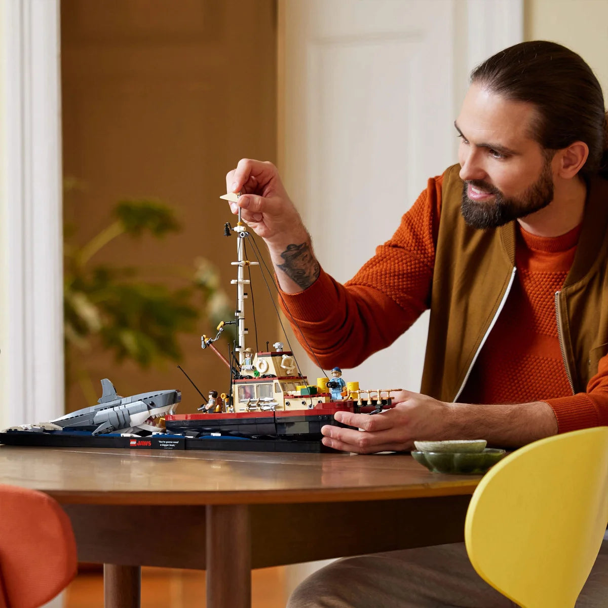 LEGO Ideas Jaws, Shark Toy and Diorama Kit with Bonus LEGO Speed Champions 1970 Ferrari 512 M