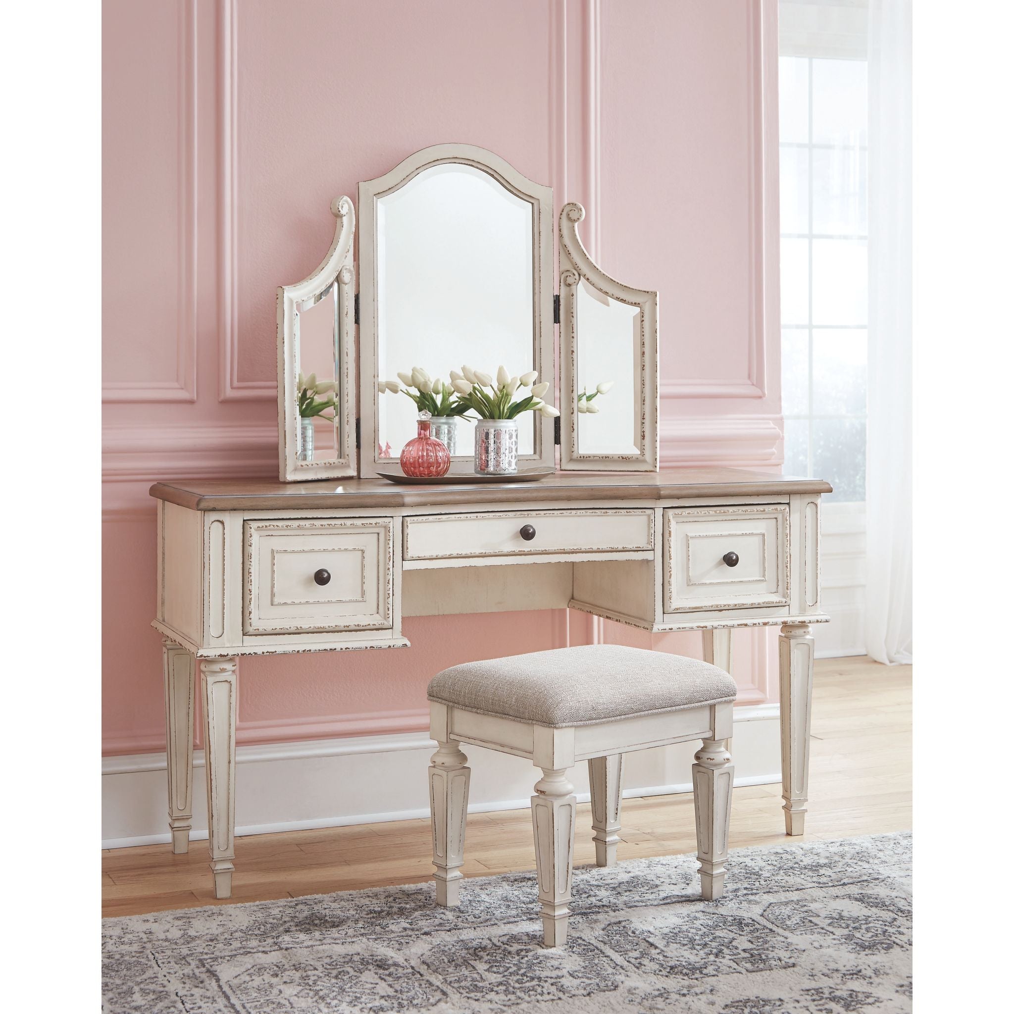 Realyn Vanity Set