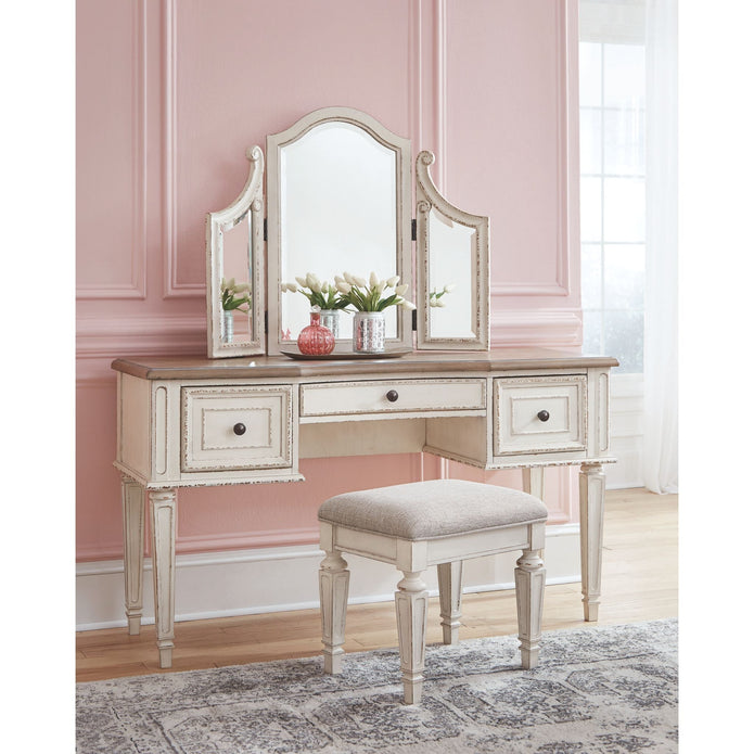 Realyn Vanity Set