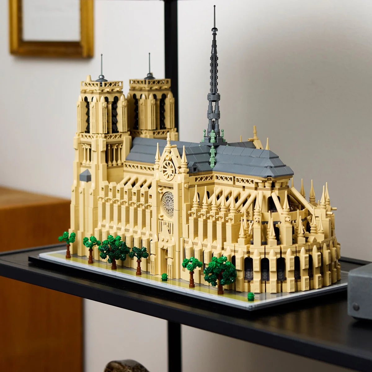 LEGO Architecture Notre-Dame de Paris Replica with Bonus LEGO Architecture Paris