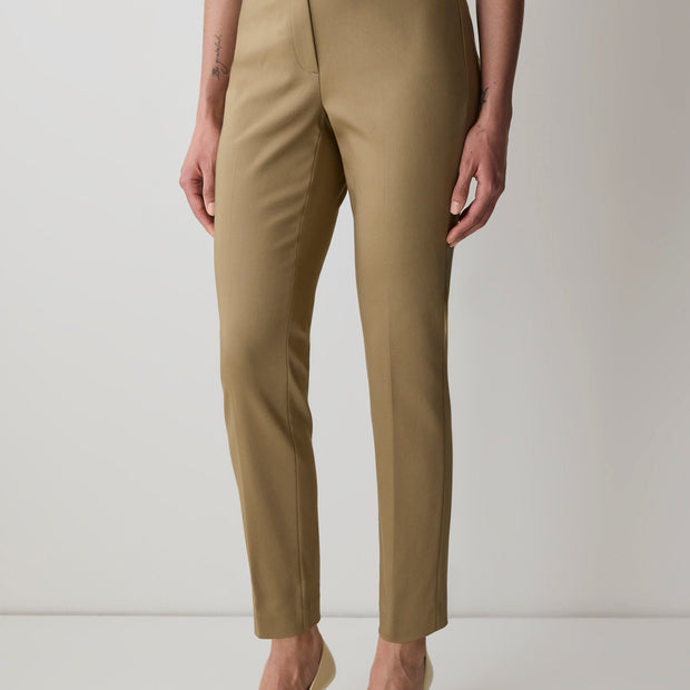 Limitless Mid-Rise Slim-Leg Curvy Pant