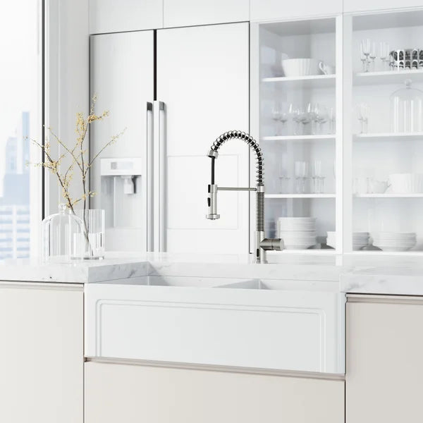 VIGO Edison Pull-down Spray Kitchen Faucet with Touchless Sensor