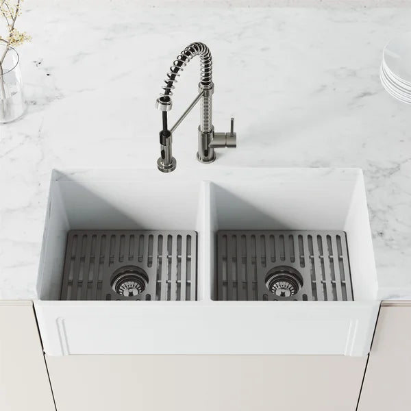 VIGO Edison Pull-down Spray Kitchen Faucet with Touchless Sensor