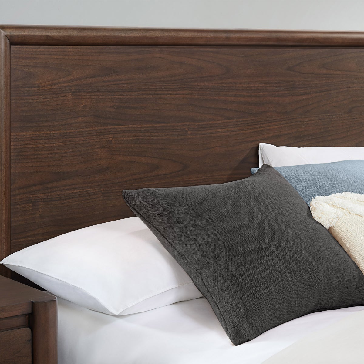Omni Grove Bed