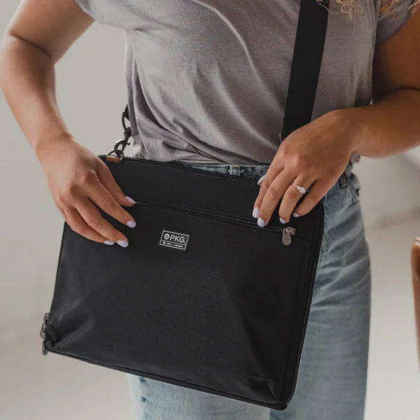 PKG Wellington 10 L Laptop Messenger Bag