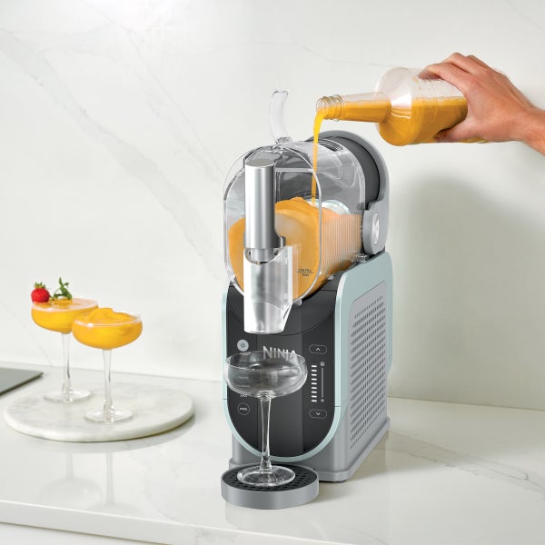 Ninja SLUSHi 2.84 L (96 oz.) Professional Frozen Drink Maker with 2 Insulated Bubble Cups