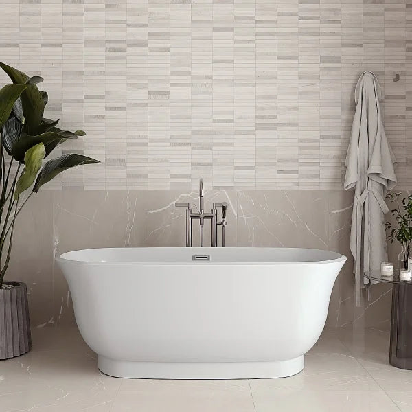 Streamline Freestanding Bathtub With Polished Chrome Drain