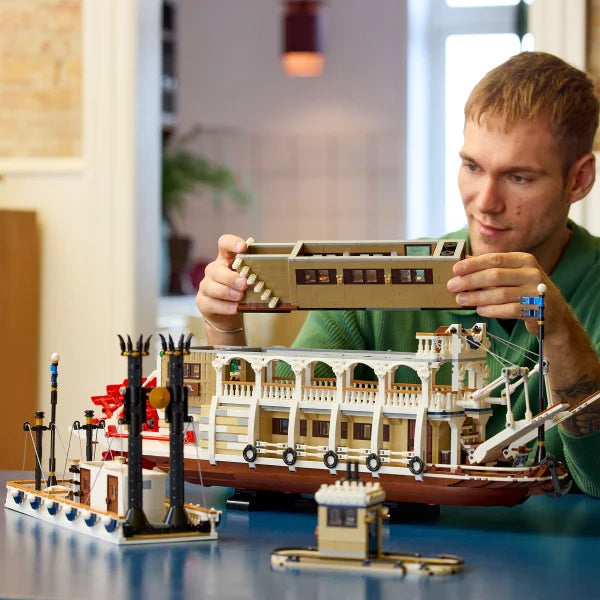 LEGO Ideas River Steamboat 21356 with Bonus LEGO Architecture New York City 21028