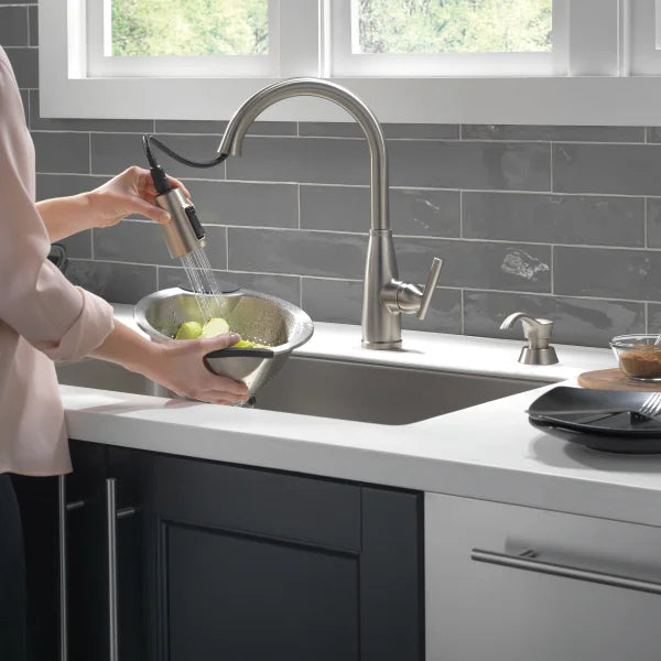 Delta Varos Single Handle Pull-Down Kitchen Faucet