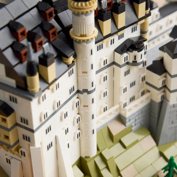 LEGO Architecture Neuschwanstein Castle 21063 with Bonus LEGO Architecture New York City 21028