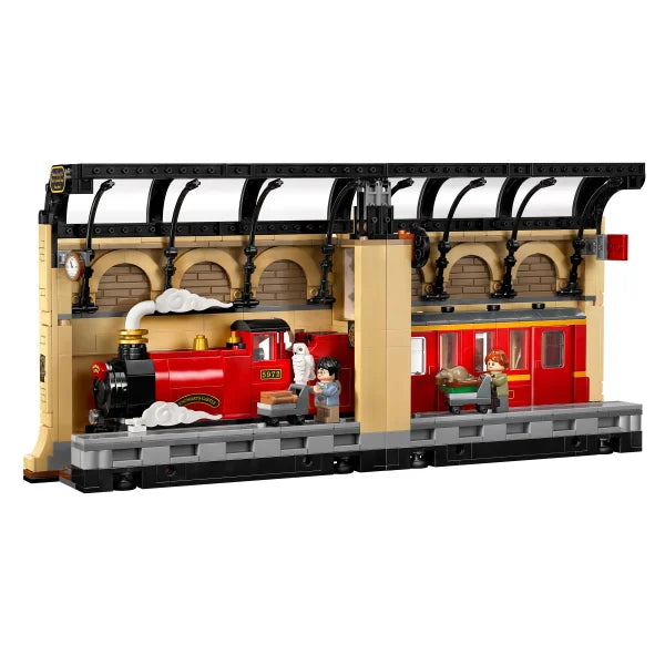 LEGO Harry Potter Book Nook: Hogwarts Express 76450
