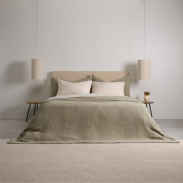 House & Home by Lynda Reeves European Collection - Layered Muslin Blanket & Shams Set