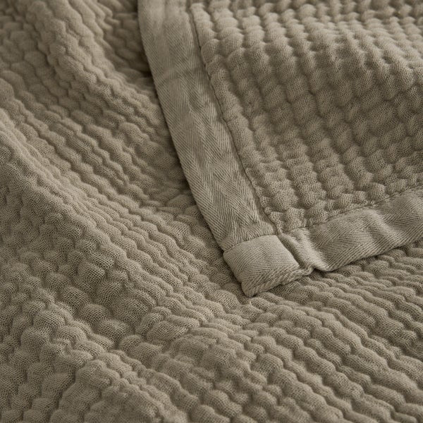 House & Home by Lynda Reeves European Collection - Layered Muslin Blanket & Shams Set
