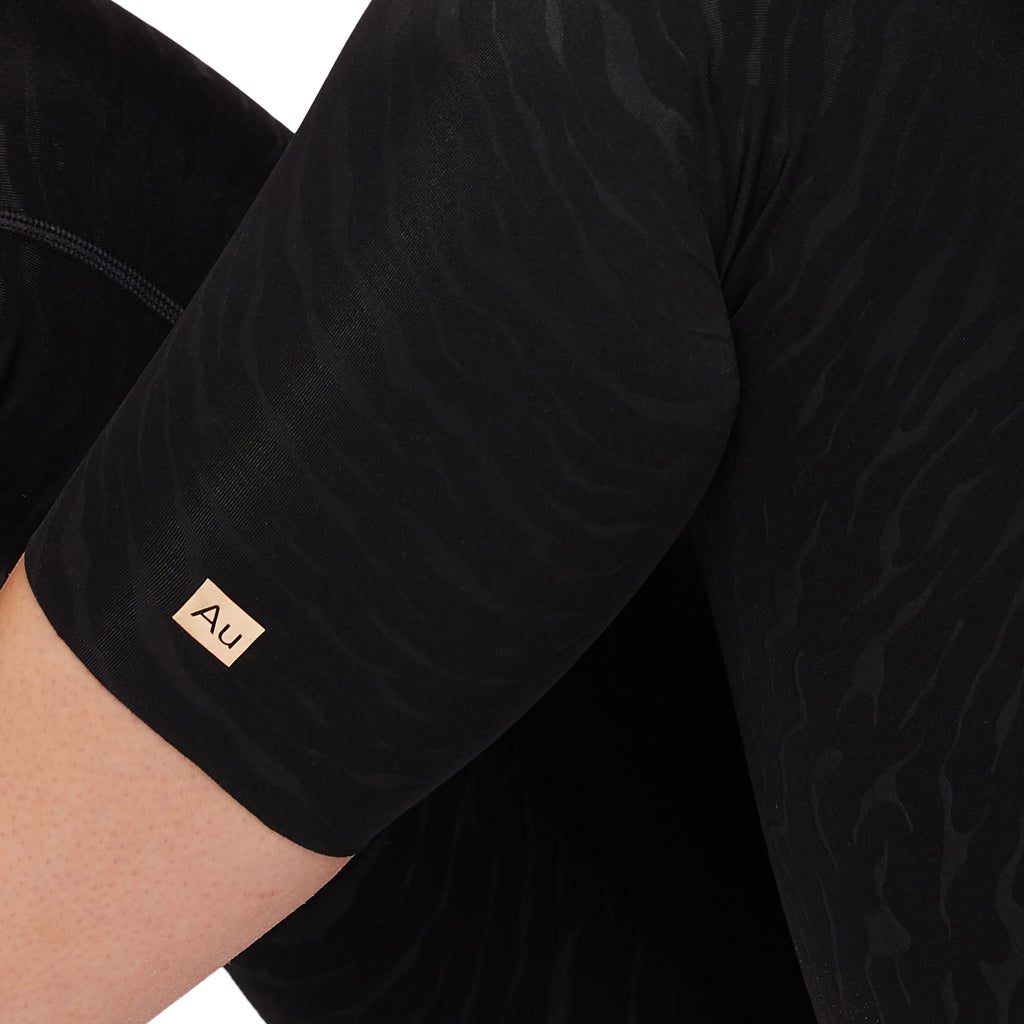 Aurum Women's Embossed Compression 3/4 Length Leggings