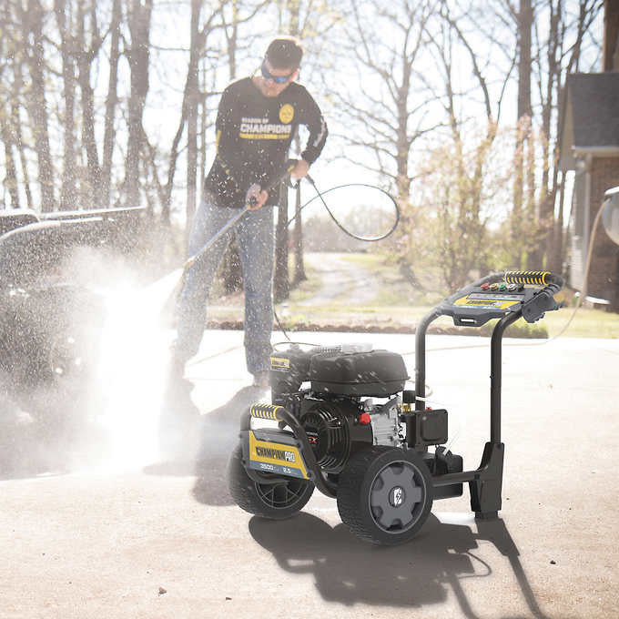 Champion 3500PSI 2.5GPM Honda Engine Pressure Washer