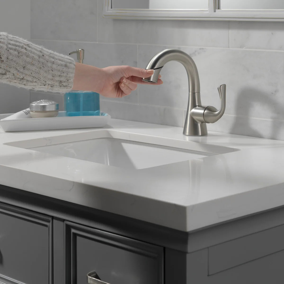 Delta Lampard Single Handle Pull-Down Bathroom Faucet