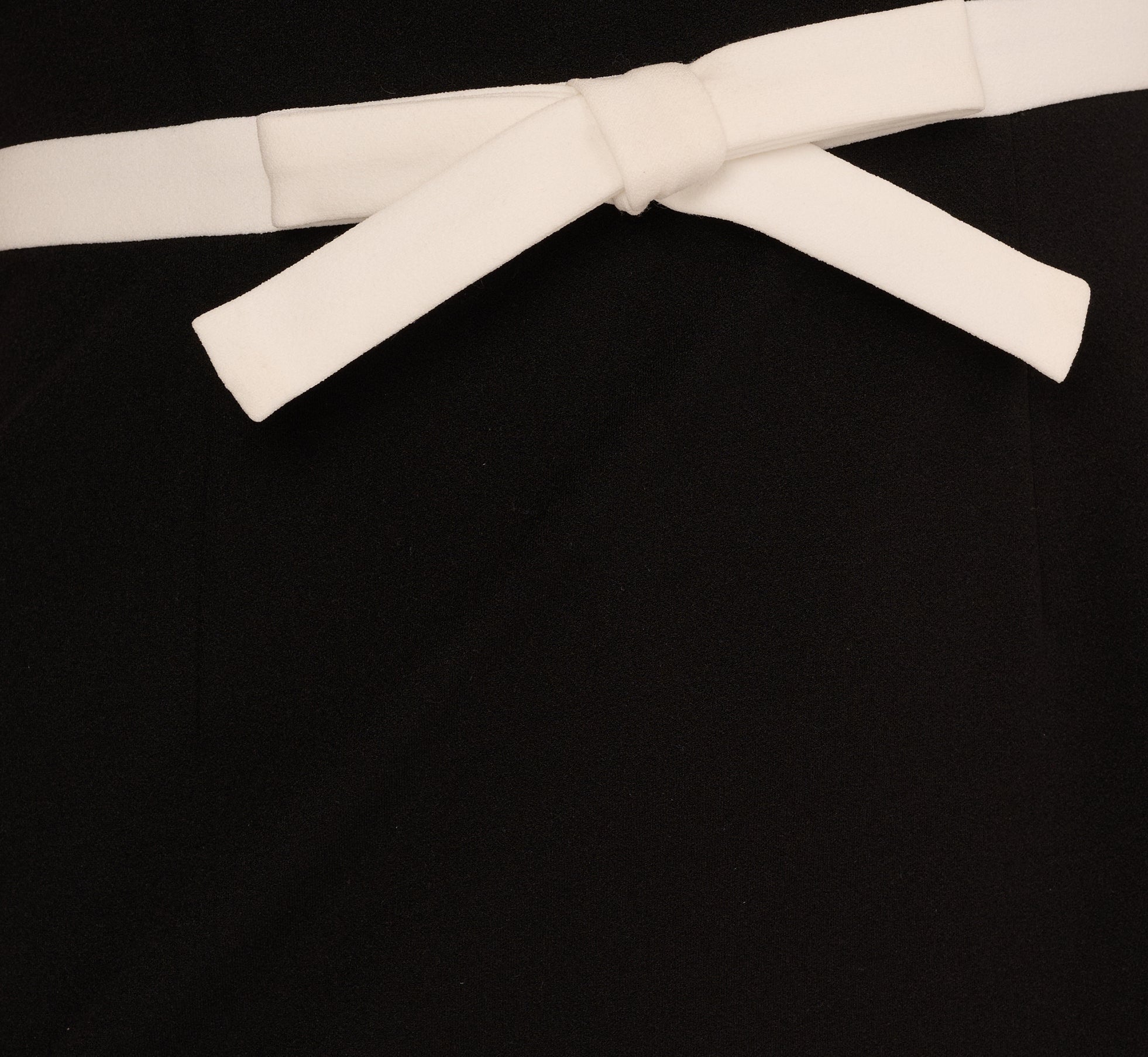 Cap Sleeve Contrast Trim Sheath Dress In Black Ivory