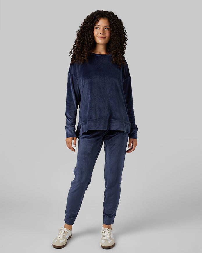 WOMEN'S SOFT VELOUR CREW TOP