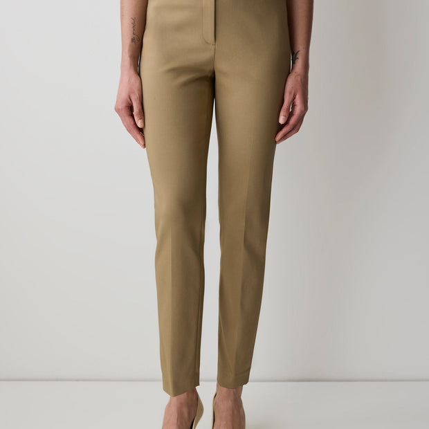 Limitless Mid-Rise Slim-Leg Signature Pant